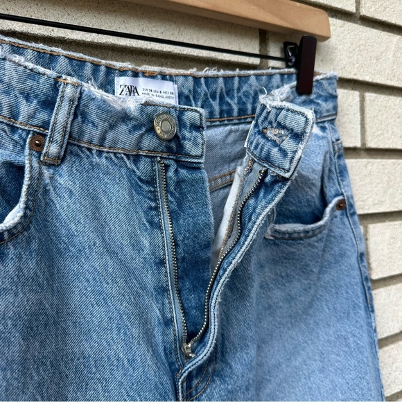 Zara High Rise Tapered Straight Distressed Jeans Sz 6 Ripped Knee Raw Hem Cotton - Picture 4 of 10